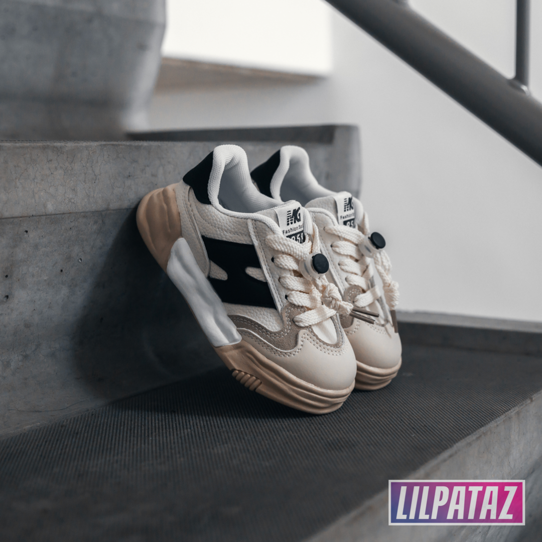 Performerz Off-White Black (maat 21 en 22)