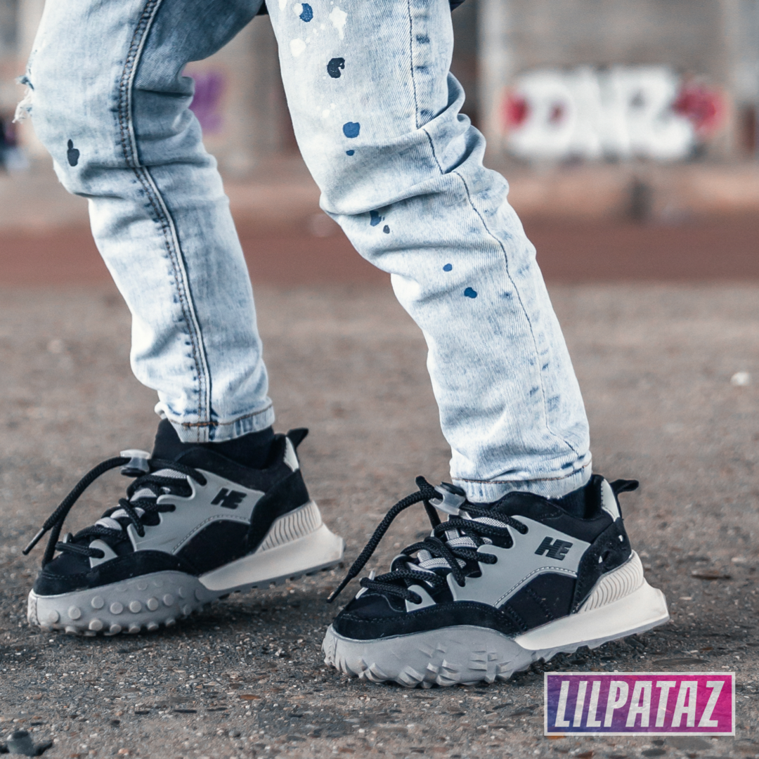 Moon Spikez Black (maat 21 en 25)