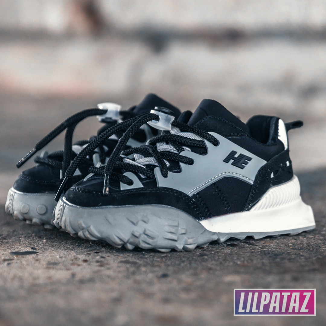 Moon Spikez Black (maat 21 en 25)