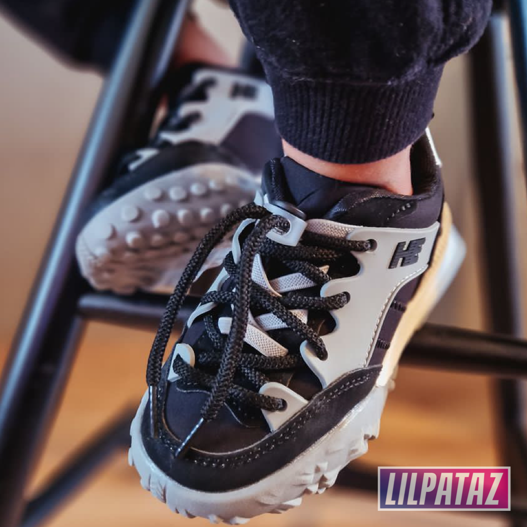 Moon Spikez Black (maat 21 en 25)