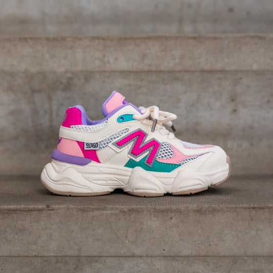 Zijaanzicht van de roze en witte LilPataz Styloz kinderschoen voor meisjes